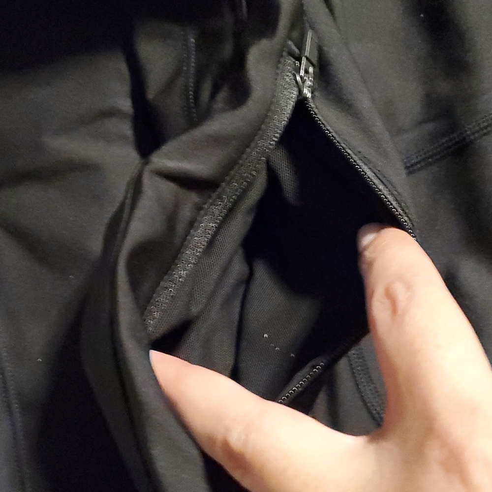 Athleta Black Crop pants Woman's Size 1X - Picture 7 of 10